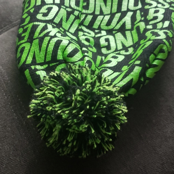 ✨HP✨ Y&R knit cap - Picture 7 of 7